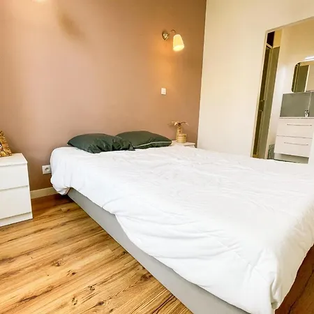 #g3 The Authentic T2 Downtown Balcony Tramway Apartment *