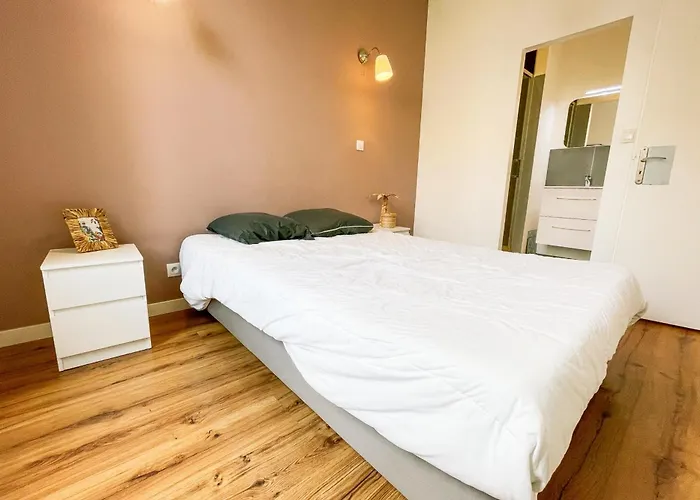 #g3 The Authentic T2 Downtown Balcony Tramway Apartment *