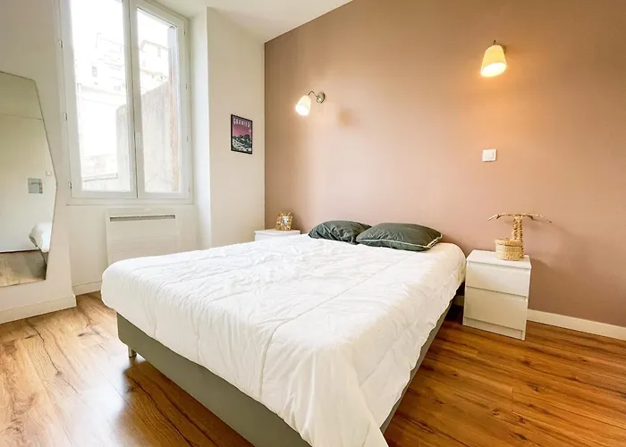 #g3 The Authentic T2 Downtown Balcony Tramway Apartment *