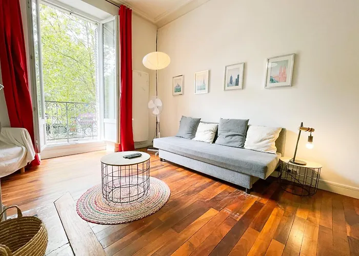 #g3 The Authentic T2 Downtown Balcony Tramway Apartment *