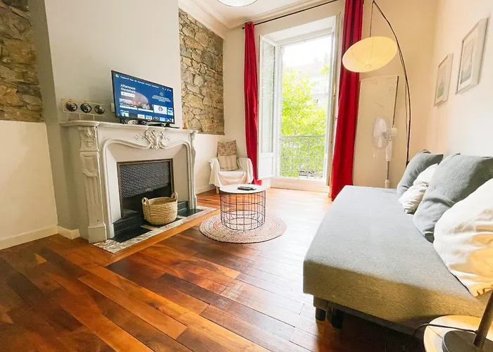 #g3 The Authentic T2 Downtown Balcony Tramway Grenoble