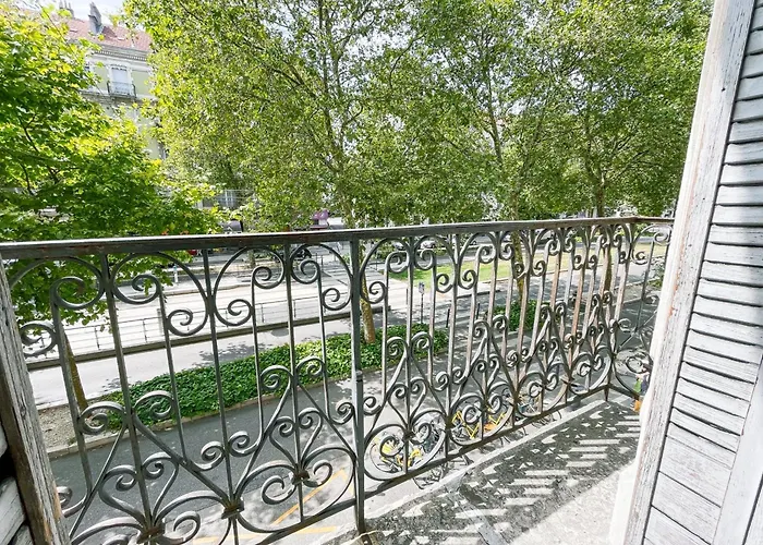 Apartment #g3 The Authentic T2 Downtown Balcony Tramway *