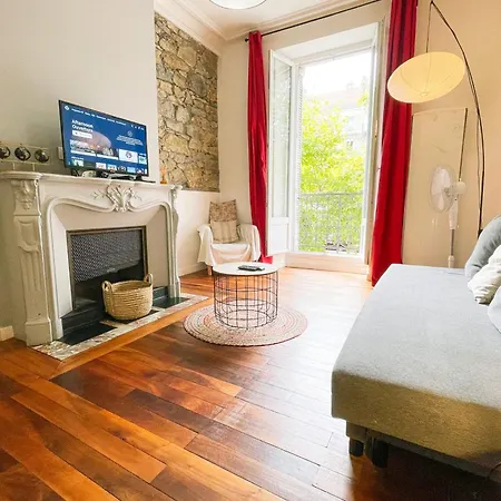 #g3 The Authentic T2 Downtown Balcony Tramway Grenoble