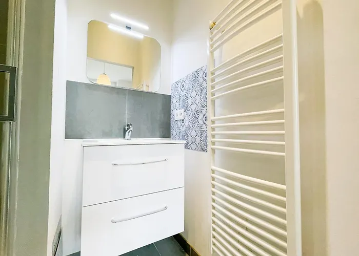 #g3 The Authentic T2 Downtown Balcony Tramway